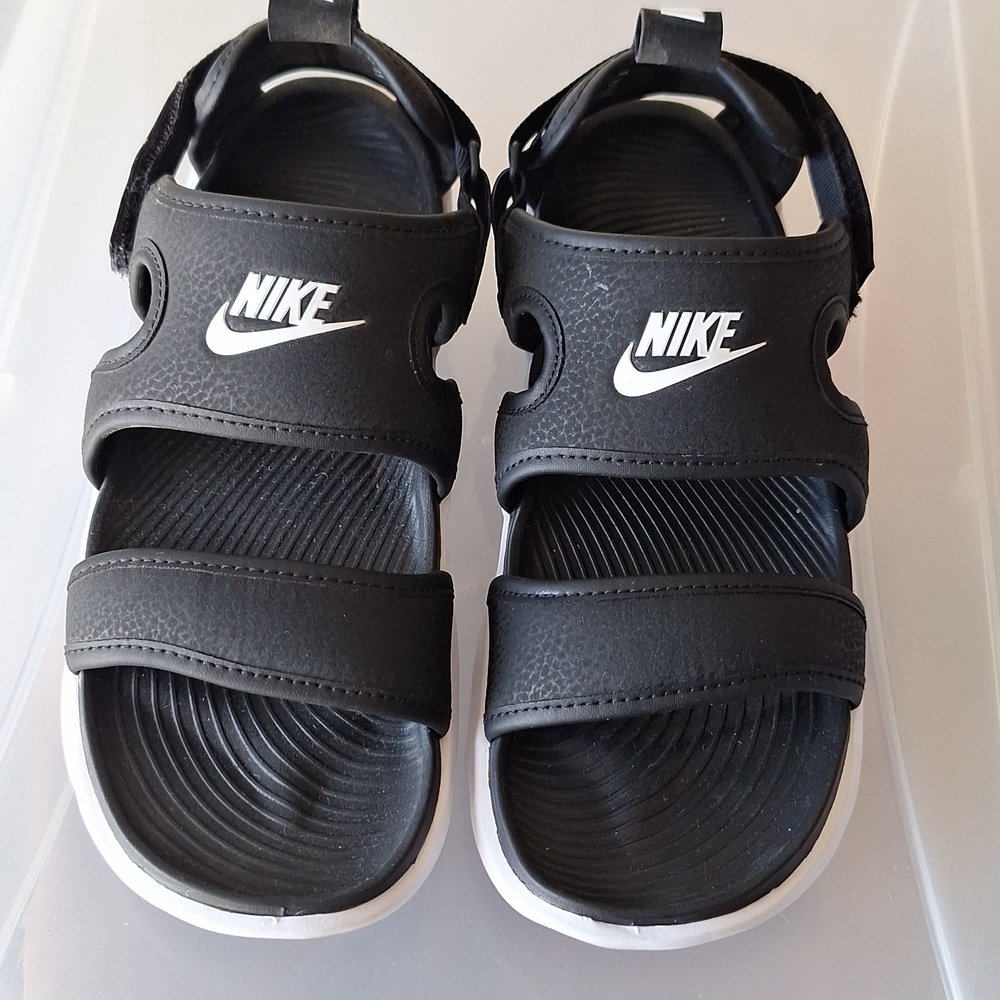 Nike Owaysis Ensure Comfort Black & White Sandals Womens 7 Like New